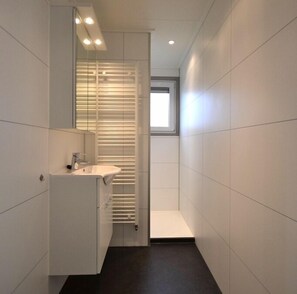 Chalet, 3 Bedrooms (2 plus) | Bathroom