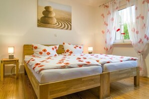 Double Room | Individually decorated, individually furnished, desk, soundproofing - Pension Sleep In Brettach (Langenbrettach)