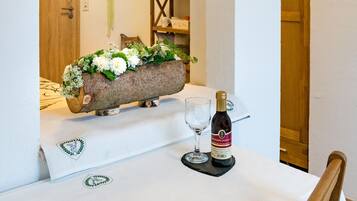 Single Room | In-room dining