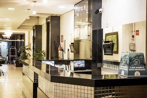 Mostrador para check-in y check-out