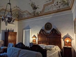 Desk, blackout curtains, free WiFi, bed sheets - Casa Sipione Papa (Modica)