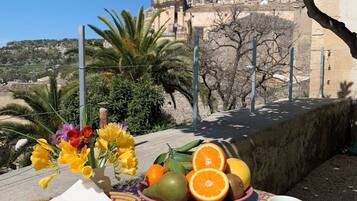 Tägliches inbegriffenes großes Frühstück