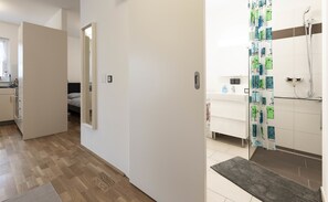 Barrier-free Apartment TOP3 | Decoración personalizada, muebles diferentes y cortinas blackout 