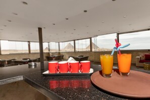 Dining - Pyramids kefren (Giza)