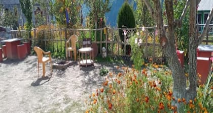 StayApart - Shruti Guest House