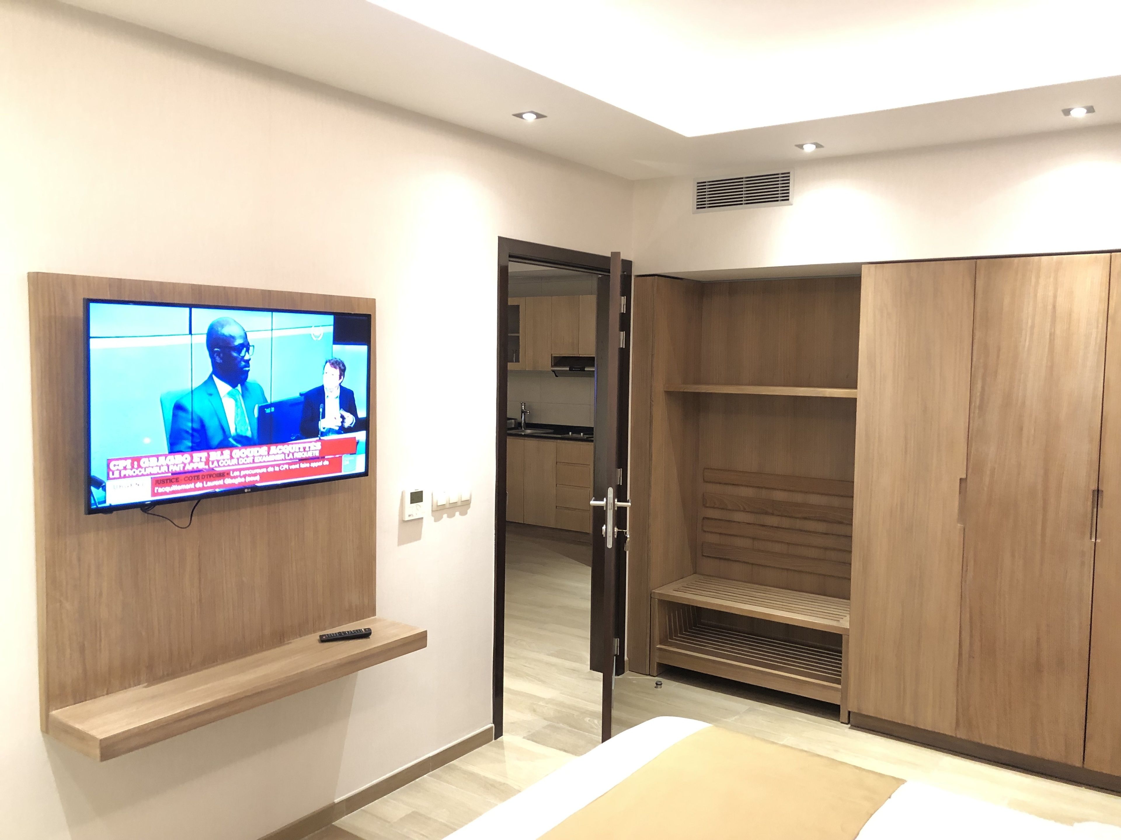 executive apartment, 1 bedroom, non smoking, garden view | television