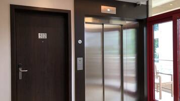 Pintu masuk interior