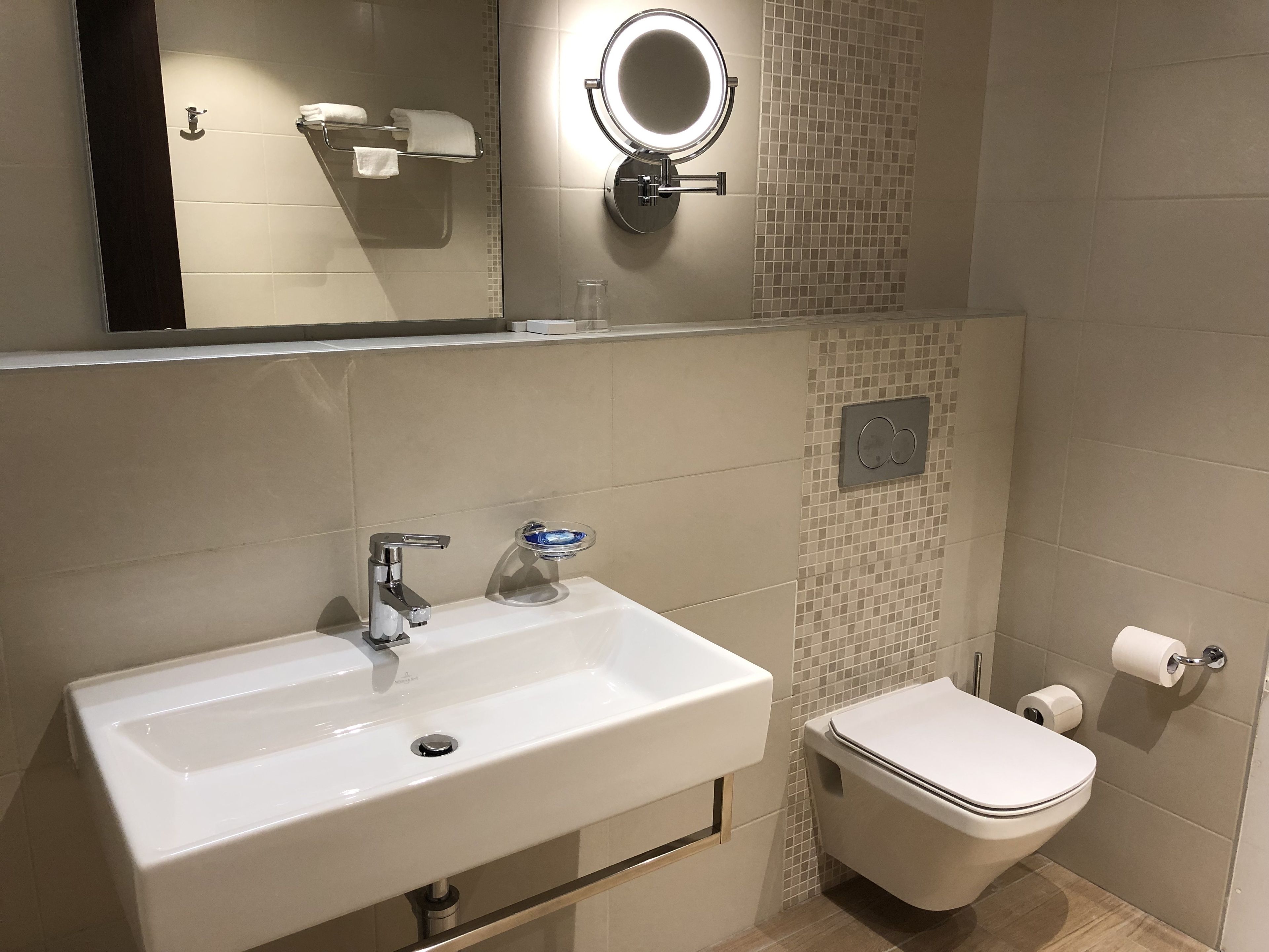 executive apartment, 1 bedroom, non smoking, garden view | bathroom | free toiletries, hair dryer, bathrobes, slippers