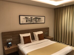 Premium bedding, in-room safe, desk, soundproofing - Elais Kinshasa (Kinshasa)
