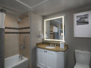 Serviettes fournies, papier toilette