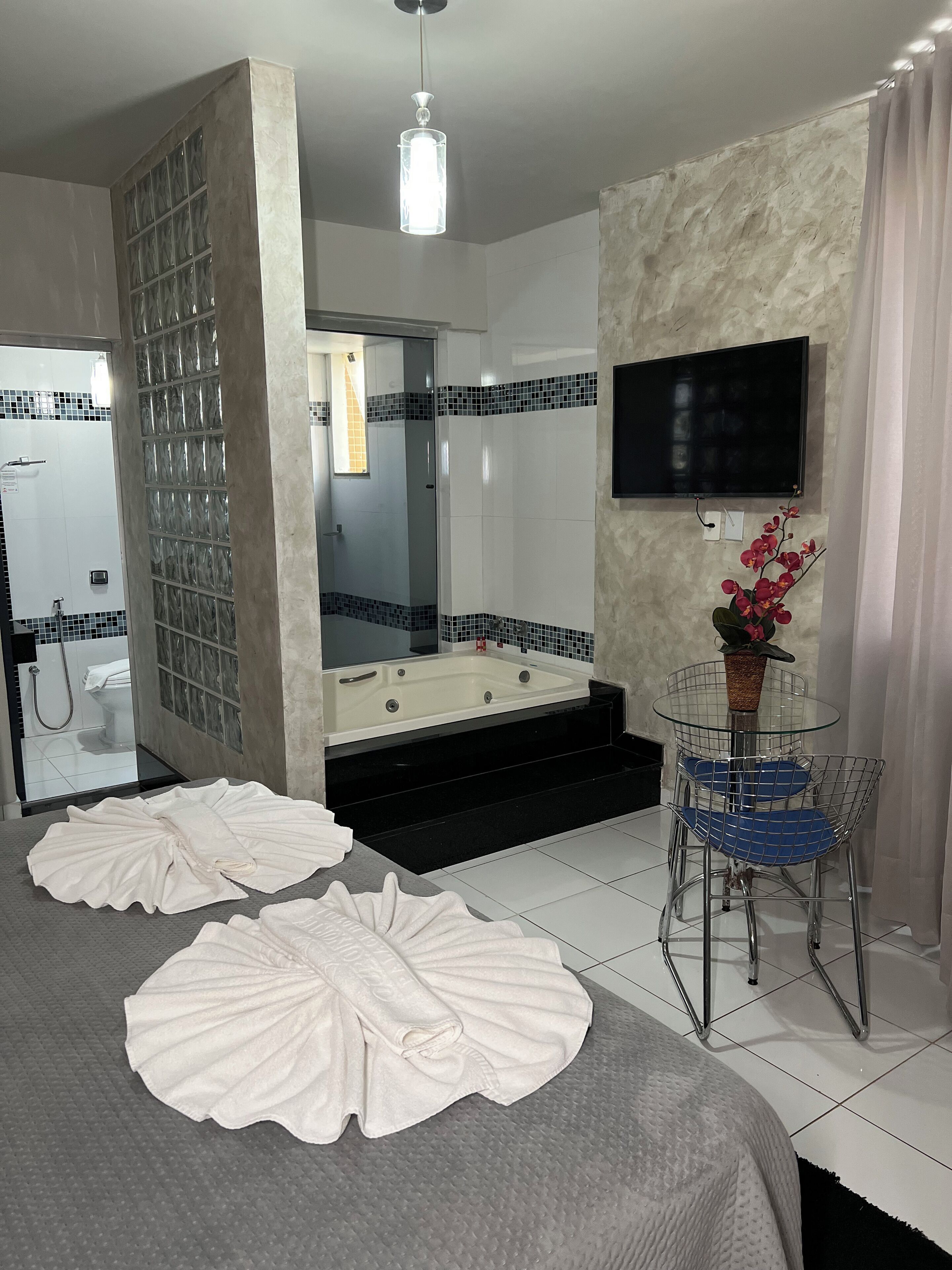 Dobbeltrom – deluxe | Minibar, skrivebord, blendingsgardiner og strykejern/-brett