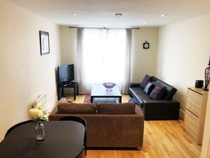 Apartment | Living area | Flat-screen TV