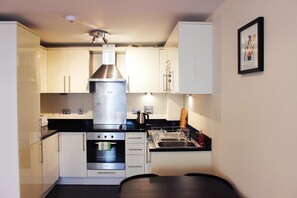 Apartment | Private kitchen - Myshortstay- Cheshire St Brick Lane (London)
