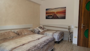 Deluxe Room | Premium bedding, down comforters, memory foam beds, desk - B&B Il Cavaliere (Baronissi)