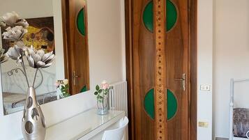 Camera Comfort, vista cortile | Servizio della camera