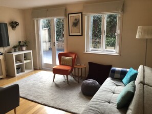 Apartment | Living area | Flat-screen TV - Myshortstay - Maida Vale private terrace (London)