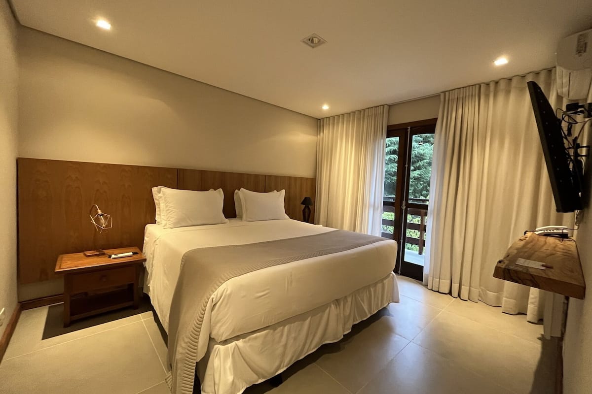 deluxe apartment, 1 king bed, non smoking | 1 bedroom, egyptian cotton sheets, premium bedding, pillow-top beds