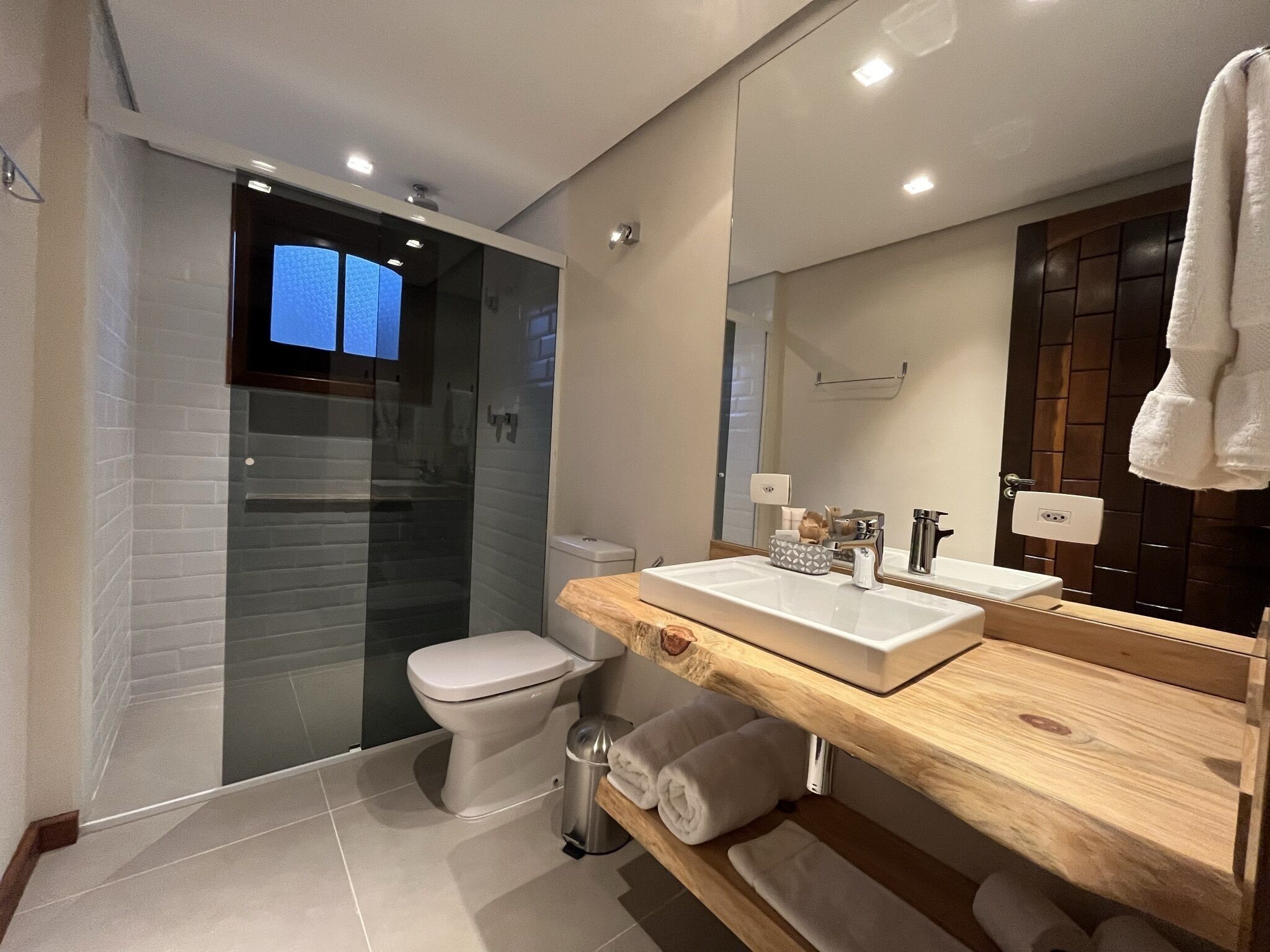 deluxe apartment, 1 king bed, non smoking | 1 bedroom, egyptian cotton sheets, premium bedding, pillow-top beds