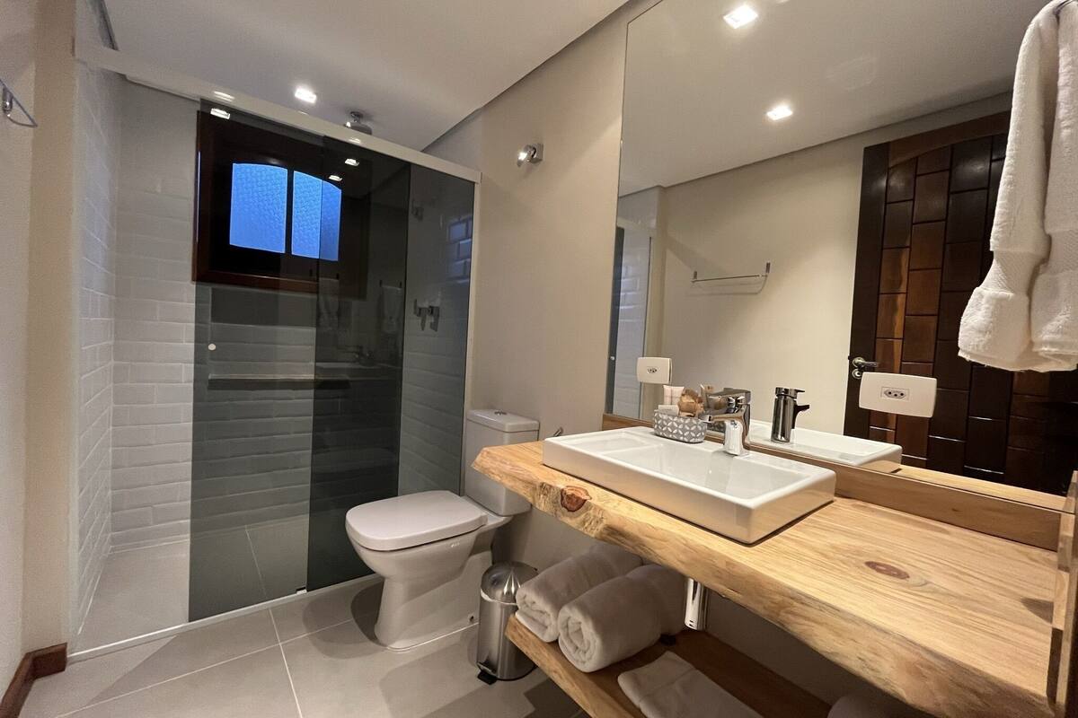 deluxe apartment, 1 king bed, non smoking | 1 bedroom, egyptian cotton sheets, premium bedding, pillow-top beds