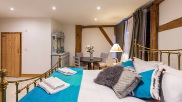 House | 6 bedrooms, premium bedding, iron/ironing board, travel crib