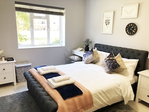 Apartamento | Ferros/tábuas de passar roupa, Wi-Fi de cortesia, roupa de cama
