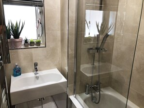 Apartment | Bathroom