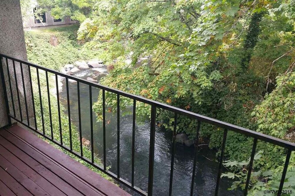 Creekside View - Large 2 Bedroom 2 Bath Condo Over 1050 SF!