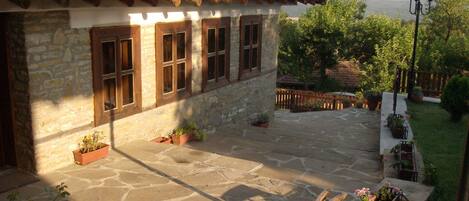 พื้นที่เล่นสำหรับเด็ก - กลางแจ้ง