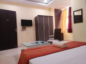 Deluxe Double Room, 1 Double Bed, Non Smoking, City View | Premium bedding, in-room safe, desk, soundproofing - SRM Hotel Ashoka Palace (New Delhi)
