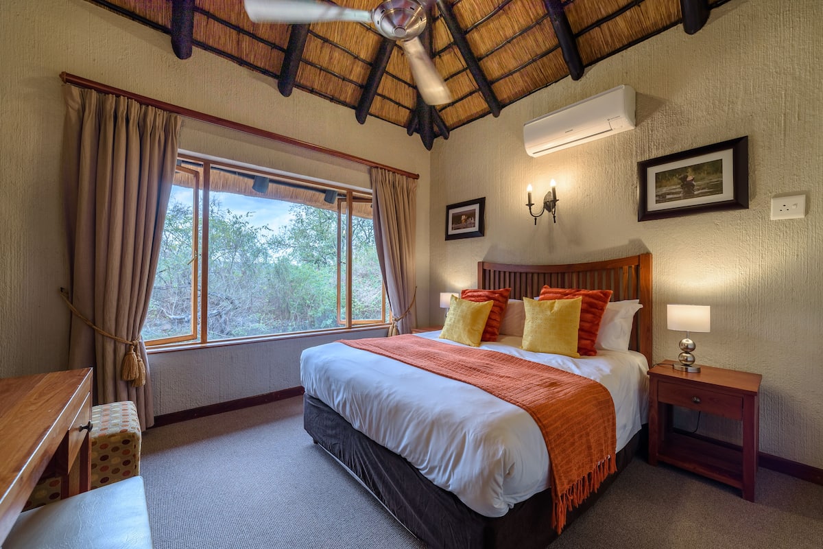 Room, Multiple Beds, Non Smoking | 3 bedrooms, desk, WiFi (free), bed sheets