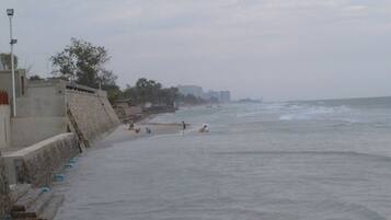 Plage à proximité, chaises longues