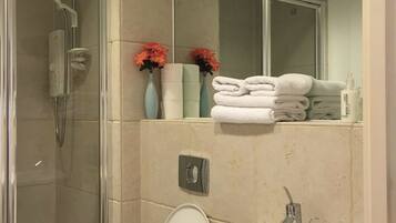 Deluxe Apartment, 1 Double Bed, Accessible, Non Smoking | Bathroom