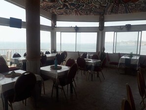 2 restaurants; breakfast, lunch, and dinner served - Cocobay Saly (Mbour)