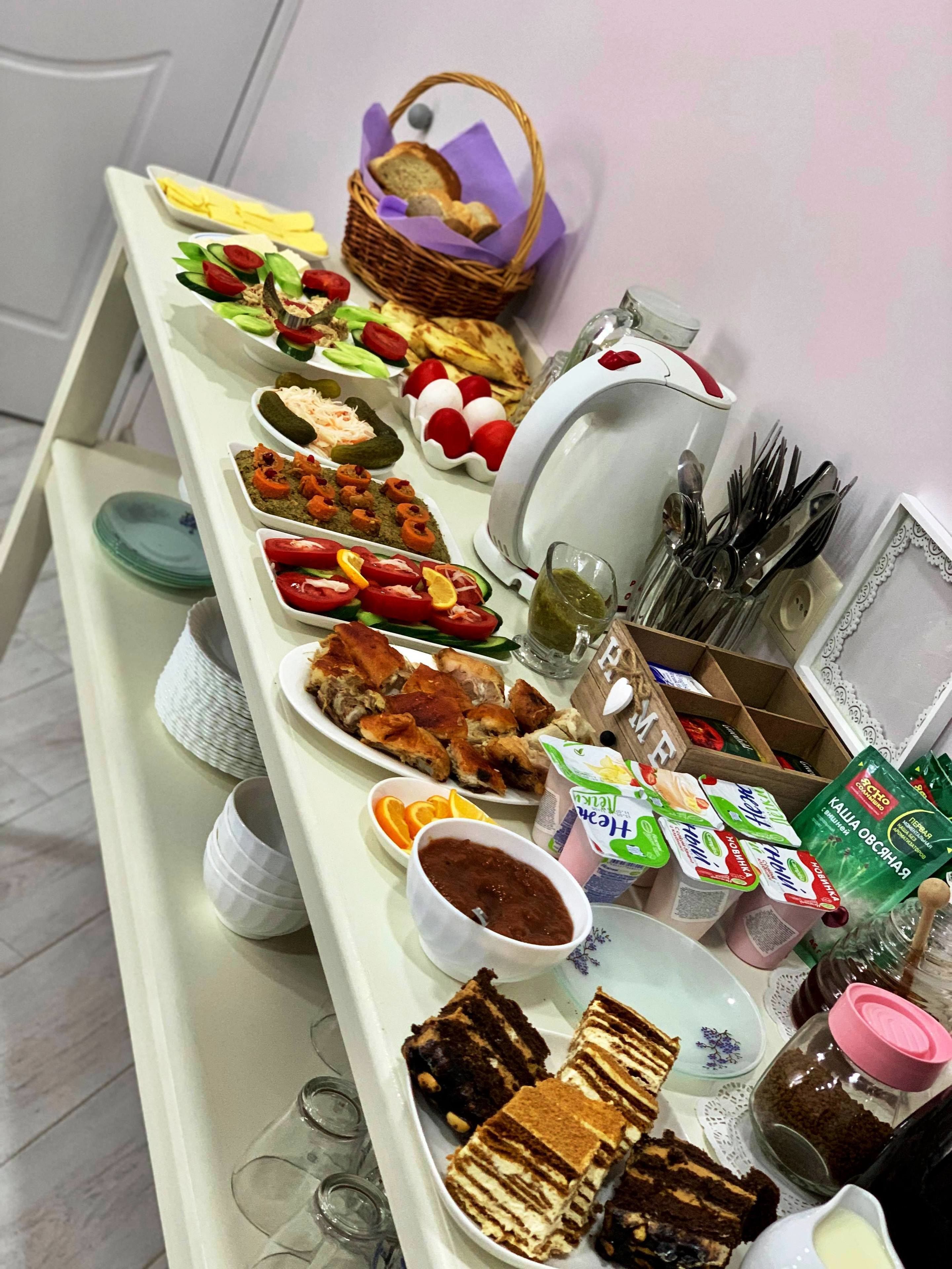 daily full breakfast (gel 15 per person)