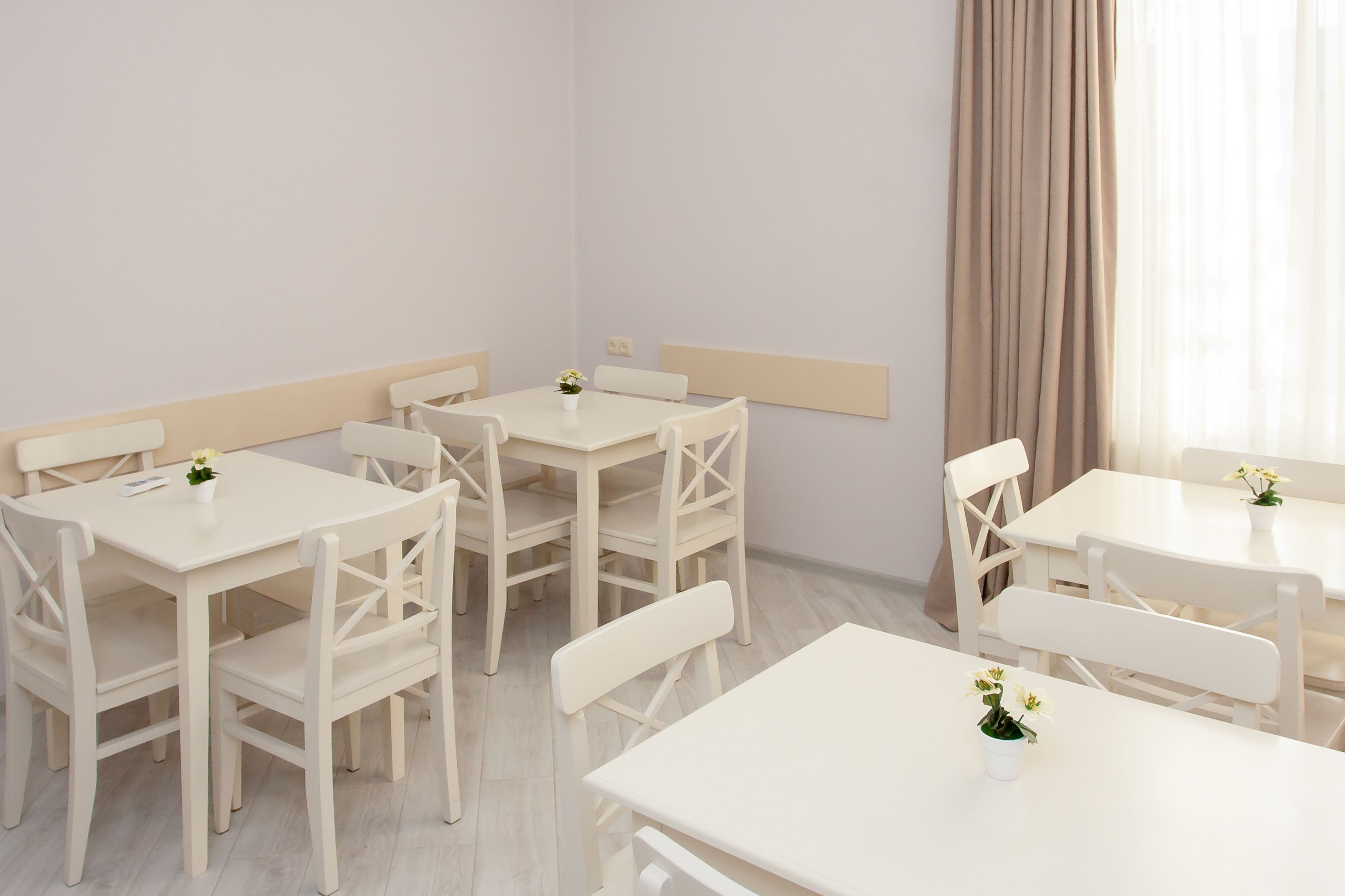 daily full breakfast (gel 15 per person)