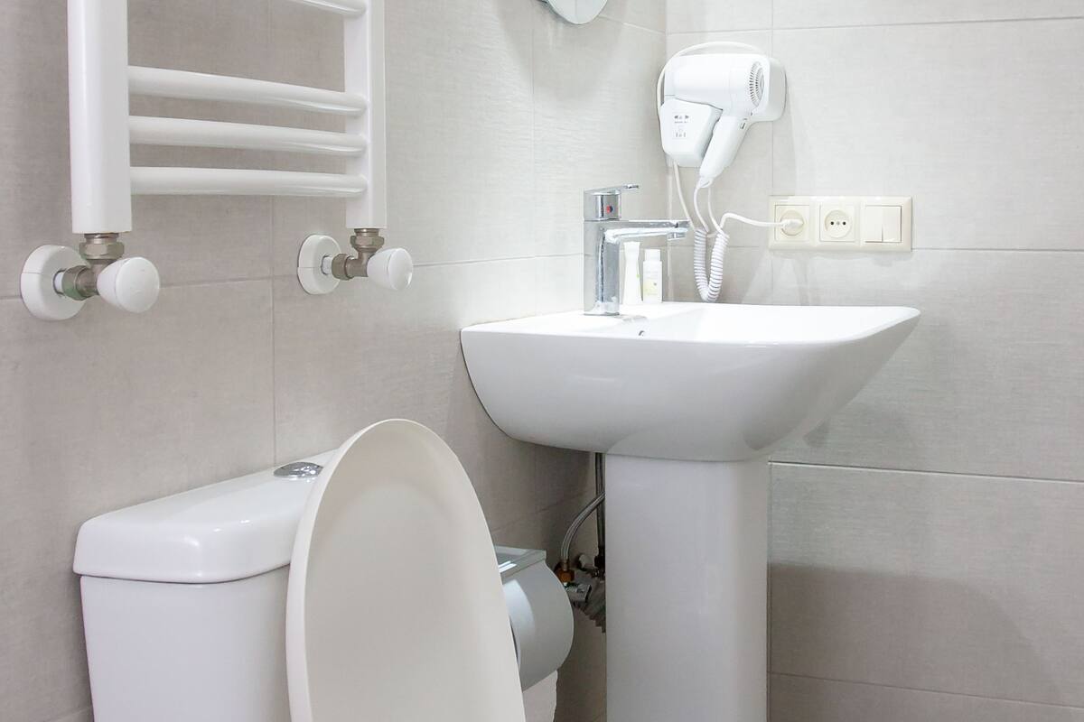 shower, free toiletries, hair dryer, bathrobes