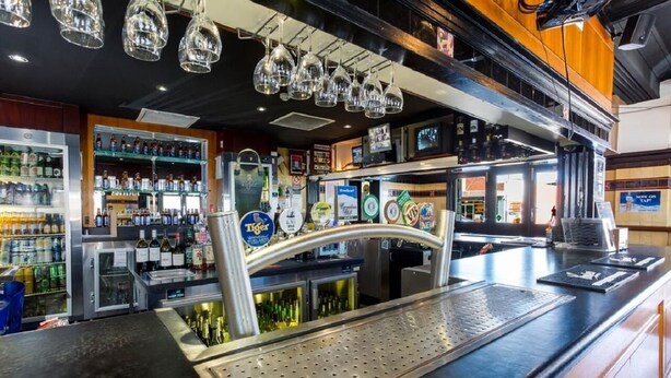 Bar (en el alojamiento)