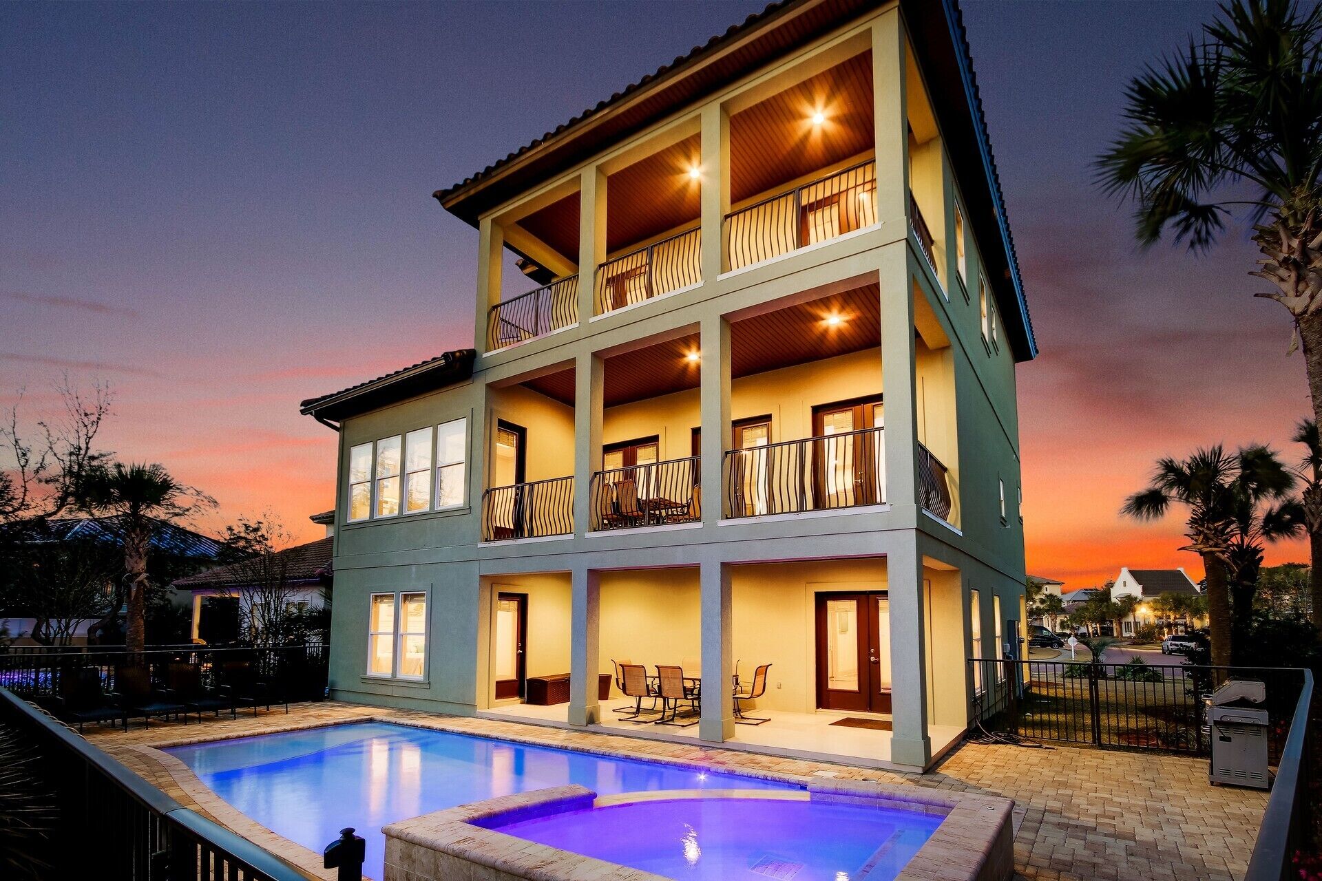 DESTINY DREAMS: In Destiny East with Pool & Spa, Golf Cart, Private Beach Access!