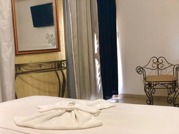 Literie de qualité supérieure, minibar, décoration personnalisée