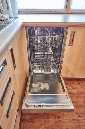 Apartment, 3 Bedrooms (Appartement Top 6) | Private kitchenette | Microwave, stovetop, coffee/tea maker, electric kettle