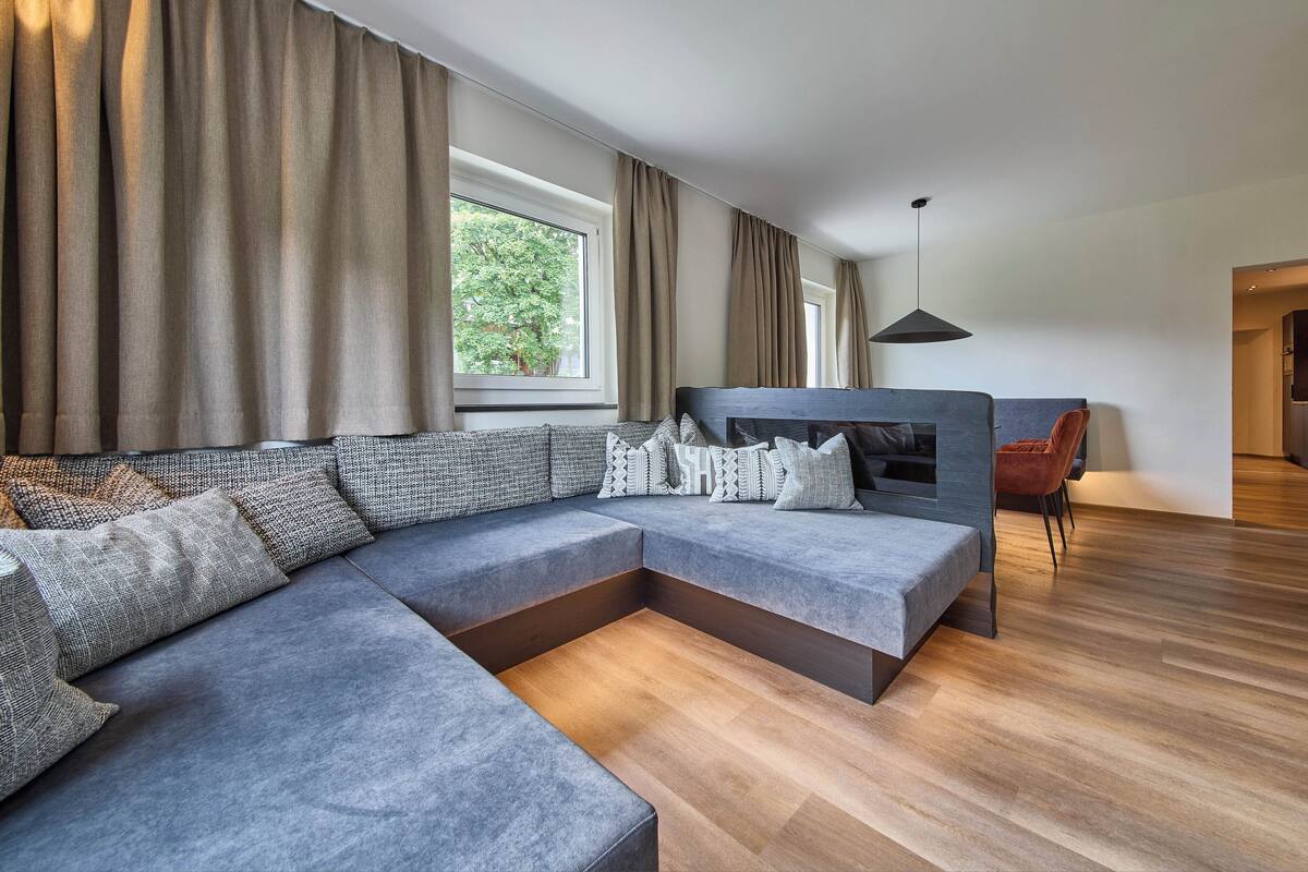 Apartment, 3 Bedrooms (Appartement Top 2) | Living area | Flat-screen TV