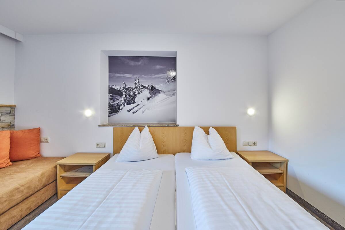 Classic-Apartment, 1 Schlafzimmer, Balkon | Schallisolierte Zimmer, Bettwäsche