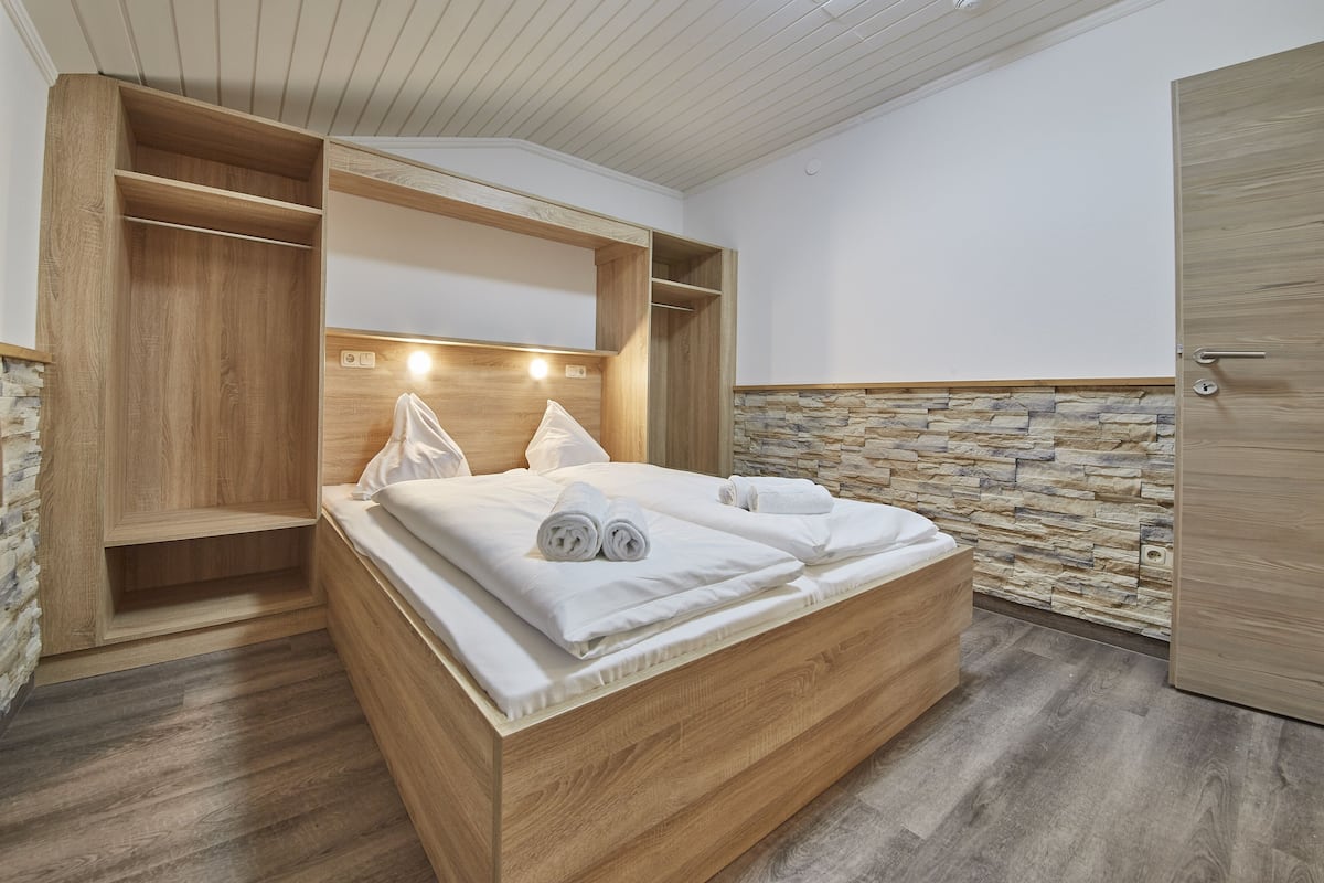 Apartment, 3 Bedrooms, Mountain View (Appartement Top 14) | 1 bilik tidur, kalis bunyi, cadar katil