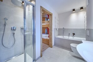 Chalet, 5 Bedrooms, Mountain View (Chalet Top 2) | Bathroom