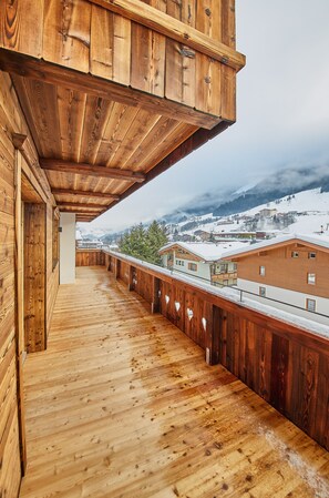 Chalet, 5 Bedrooms, Mountain View (Chalet Top 2) | Terrace/patio