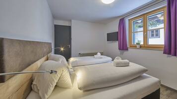 5 bedrooms, bed sheets