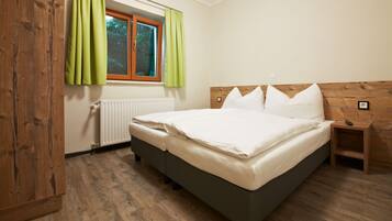 5 bedrooms, bed sheets