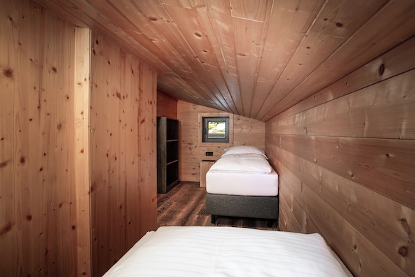 Chalé, 2 quartos, sauna seca, vista para a montanha (Lodge) | 2 quartos, quartos à prova de som, roupa de cama