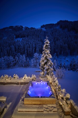 Private spa tub -  Chalet Tannenbaum (Saalbach-Hinterglemm)