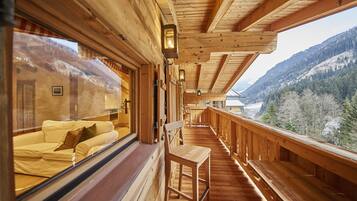 Chalet, 5 Bedrooms, Mountain View (Lodge) | Balcony